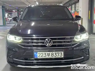 Volkswagen Tiguan 2021 2.0 Автомат в Москве № 652557, миниатюра 3