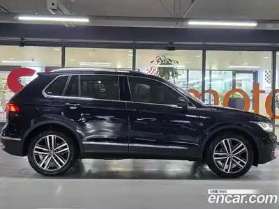 Volkswagen Tiguan 2021 2.0 Автомат в Москве № 652557, миниатюра 5