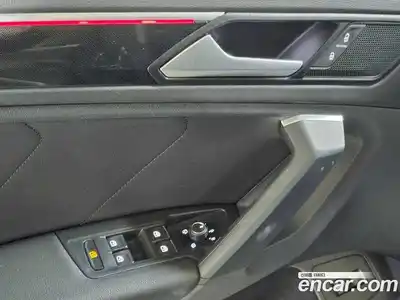 Volkswagen Tiguan 2021 2.0 Автомат в Москве № 652557, миниатюра 7