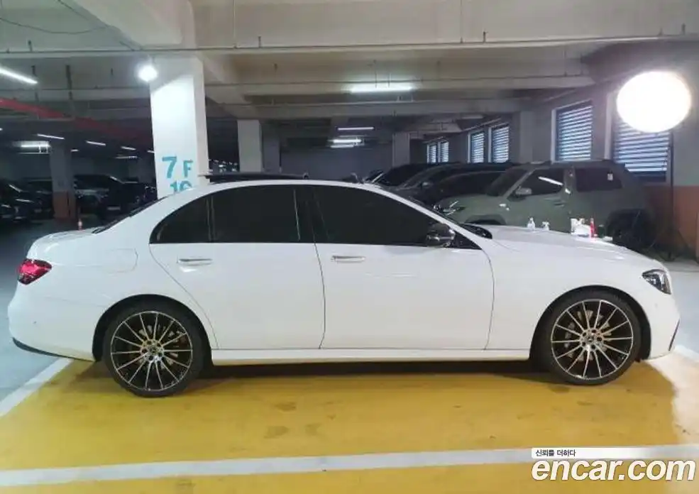 Mercedes-Benz E-Class 2023 2.0 Автомат в Москве № 676589, фото 12