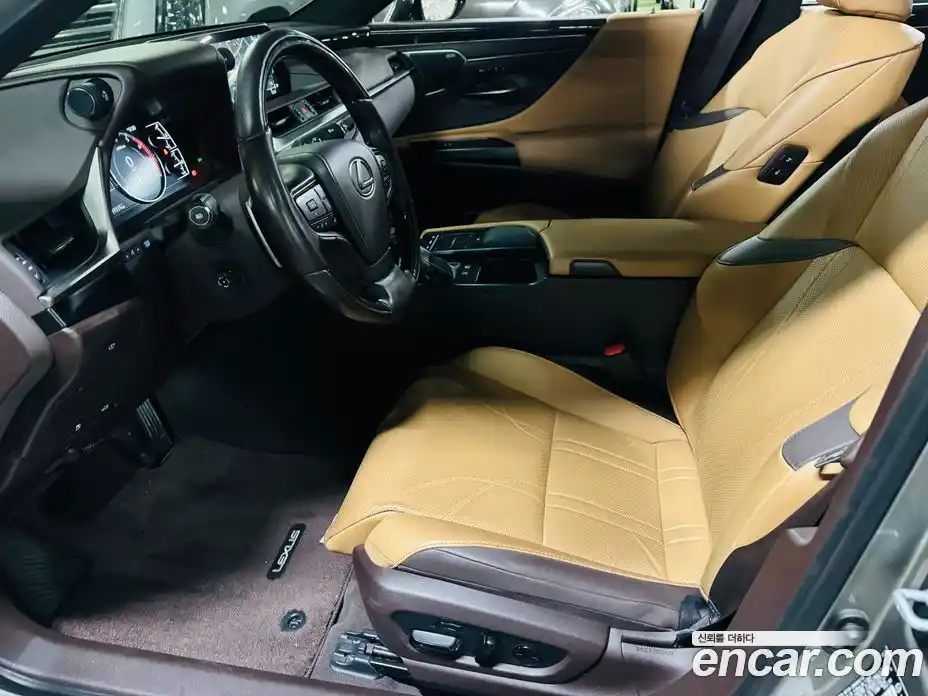 Lexus ES 2021 2.5 Автомат в Москве № 680372, фото 12