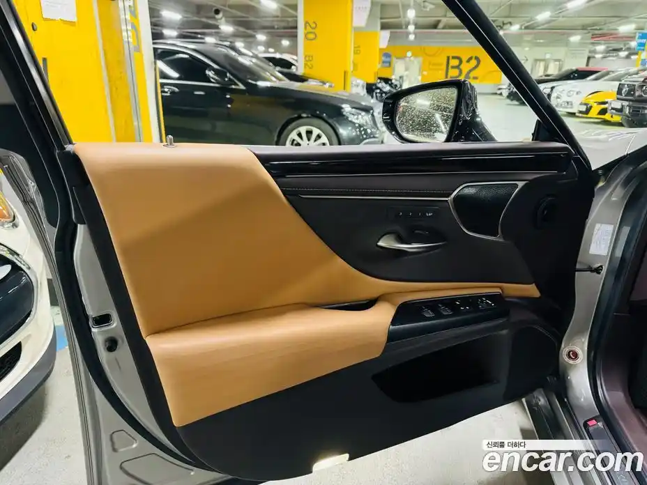 Lexus ES 2021 2.5 Автомат в Москве № 680372, фото 13