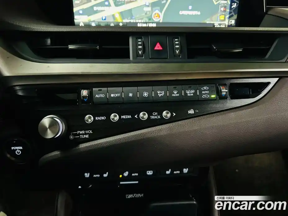 Lexus ES 2021 2.5 Автомат в Москве № 680372, фото 16