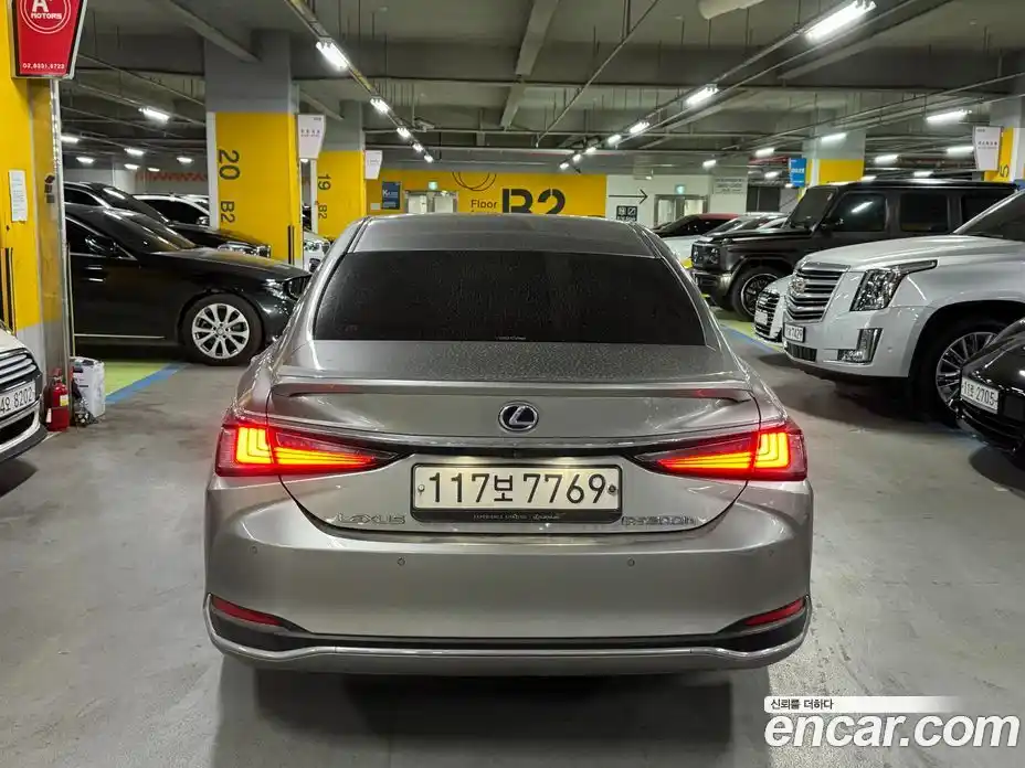 Lexus ES 2021 2.5 Автомат в Москве № 680372, фото 3