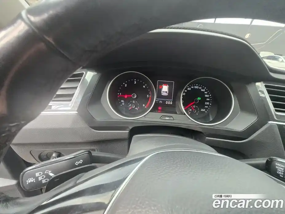 Volkswagen Tiguan 2018 2.0 Автомат в Москве № 680824, фото 12