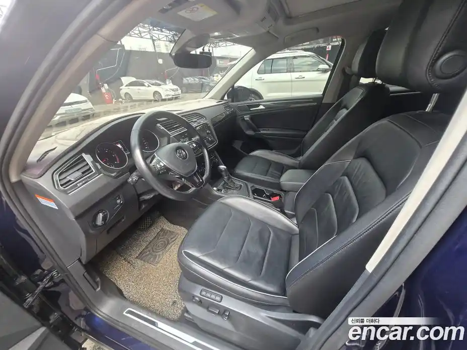 Volkswagen Tiguan 2018 2.0 Автомат в Москве № 680824, фото 13