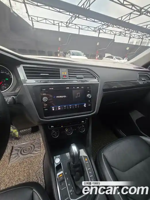 Volkswagen Tiguan 2018 2.0 Автомат в Москве № 680824, фото 14