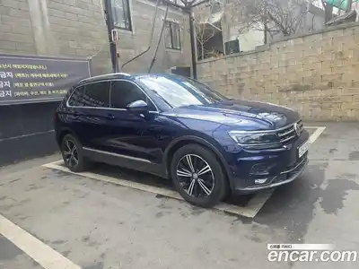 Volkswagen Tiguan 2018 2.0 Автомат в Москве № 680824, миниатюра 3