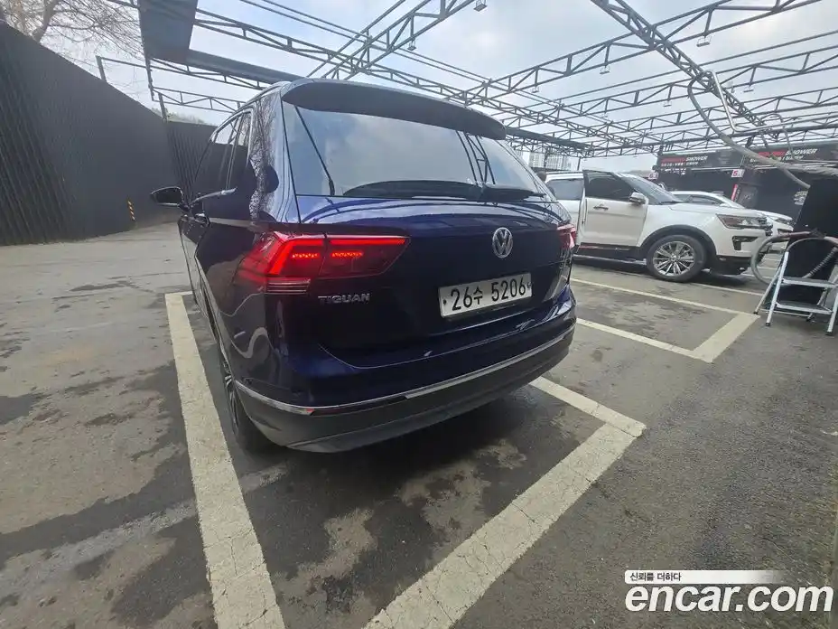 Volkswagen Tiguan 2018 2.0 Автомат в Москве № 680824, фото 6