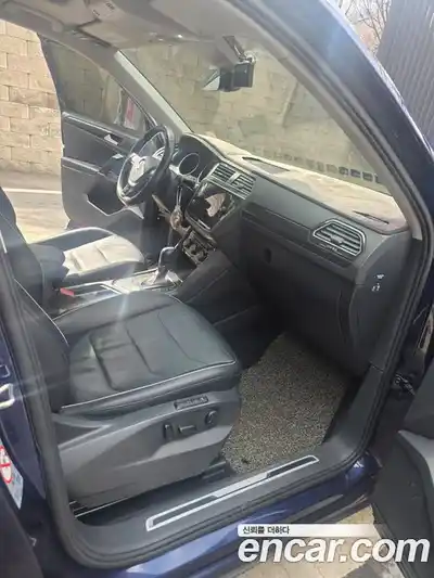 Volkswagen Tiguan 2018 2.0 Автомат в Москве № 680824, миниатюра 7