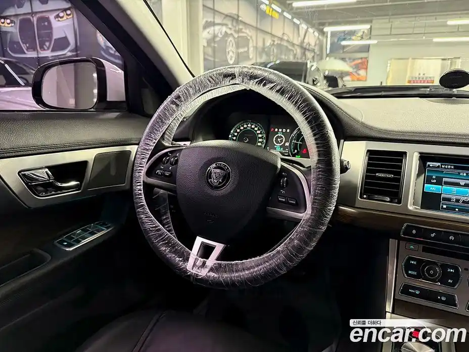 Jaguar XF 2014 2.2 Автомат в Москве № 681031, фото 15