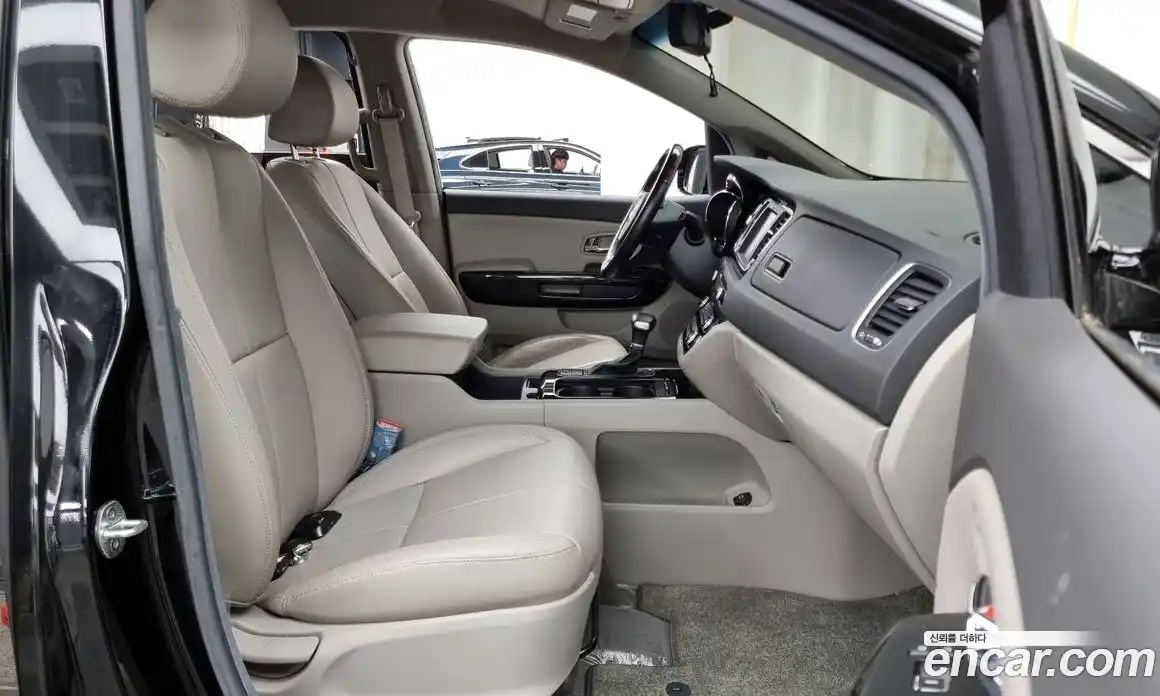 Kia Canival 2018 2.2 Автомат в Москве № 9632, фото 11