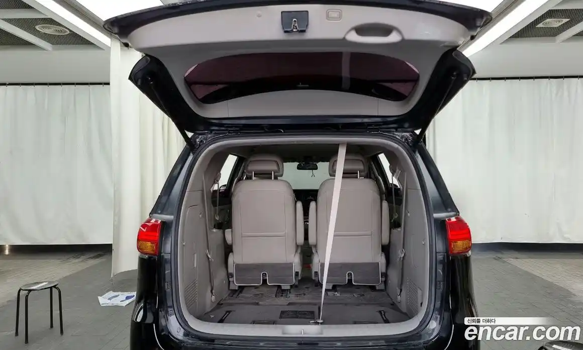 Kia Canival 2018 2.2 Автомат в Москве № 9632, фото 20