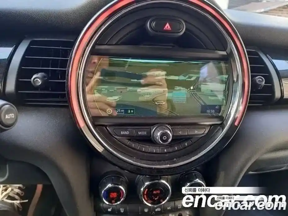 Mini Cooper 2018 1.5 Автомат в Москве № 154552, фото 14