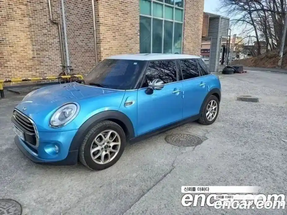 Mini Cooper 2018 1.5 Автомат в Москве № 154552, фото 3