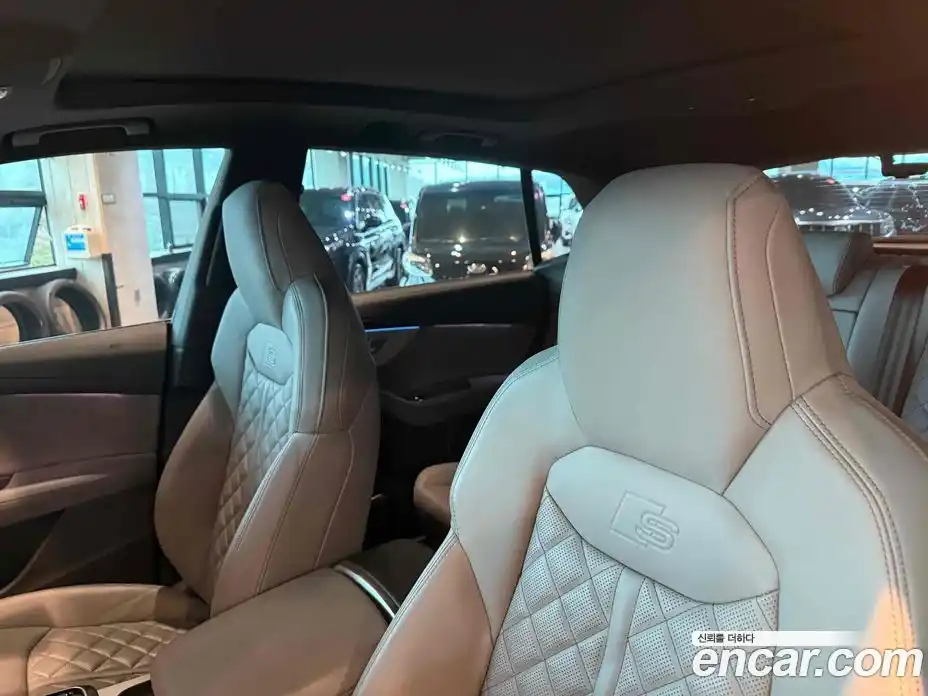 Audi Q8 2022 3.0 Автомат в Москве № 196075, фото 6