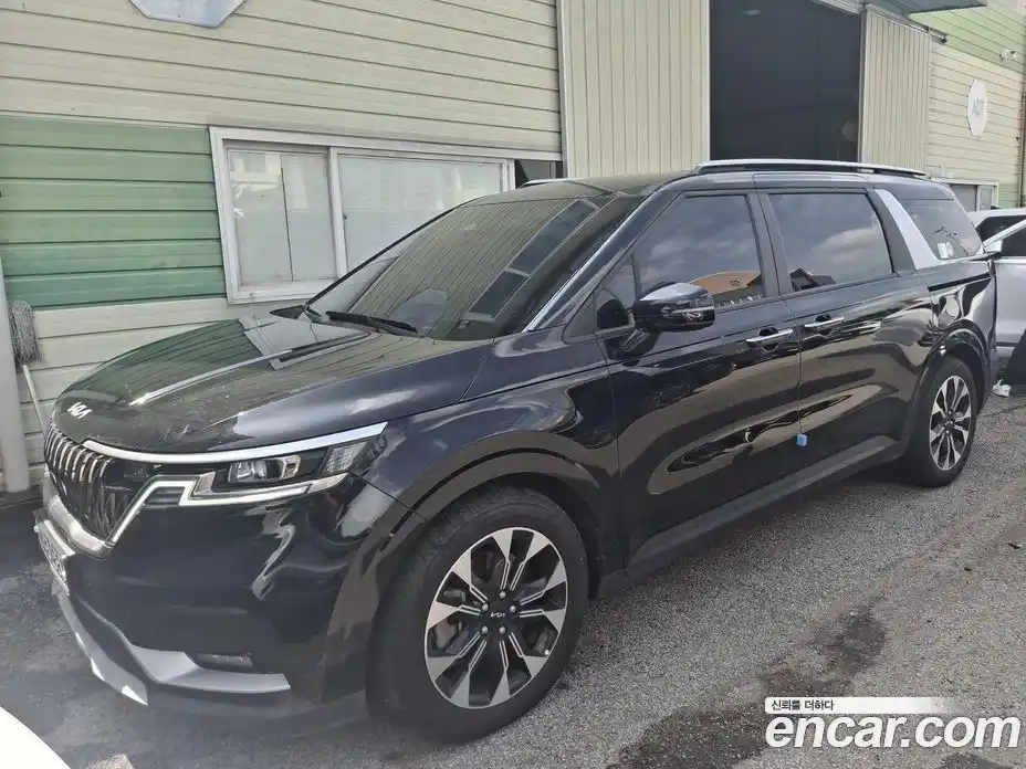 Kia Canival 2023 3.5 Автомат в Москве № 10068, фото 2