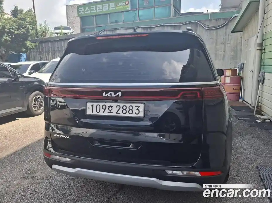 Kia Canival 2023 3.5 Автомат в Москве № 10068, фото 3