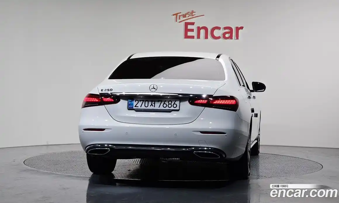 Mercedes-Benz E-Class 2021 2.0 Автомат в Москве № 149451, фото 4