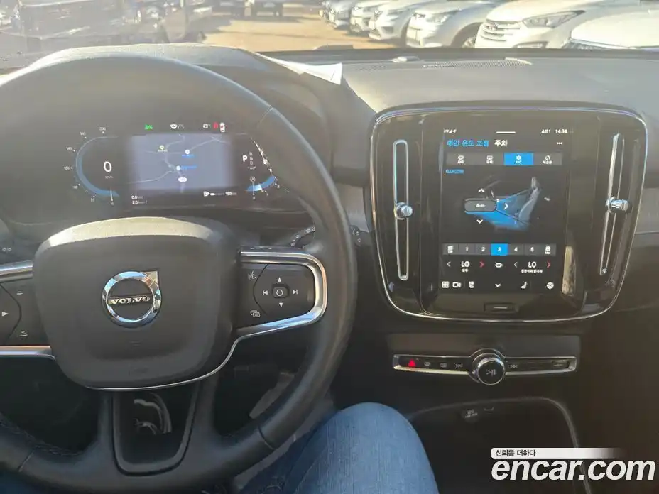 Volvo XC40 2023 2.0 Автомат в Москве № 164760, фото 13