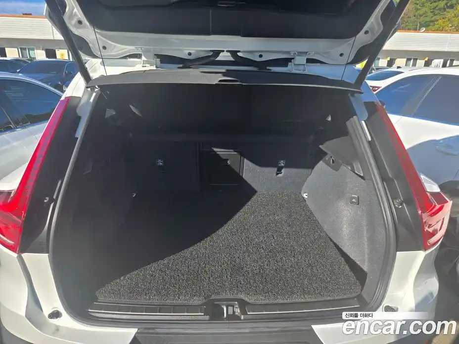 Volvo XC40 2023 2.0 Автомат в Москве № 164760, фото 15