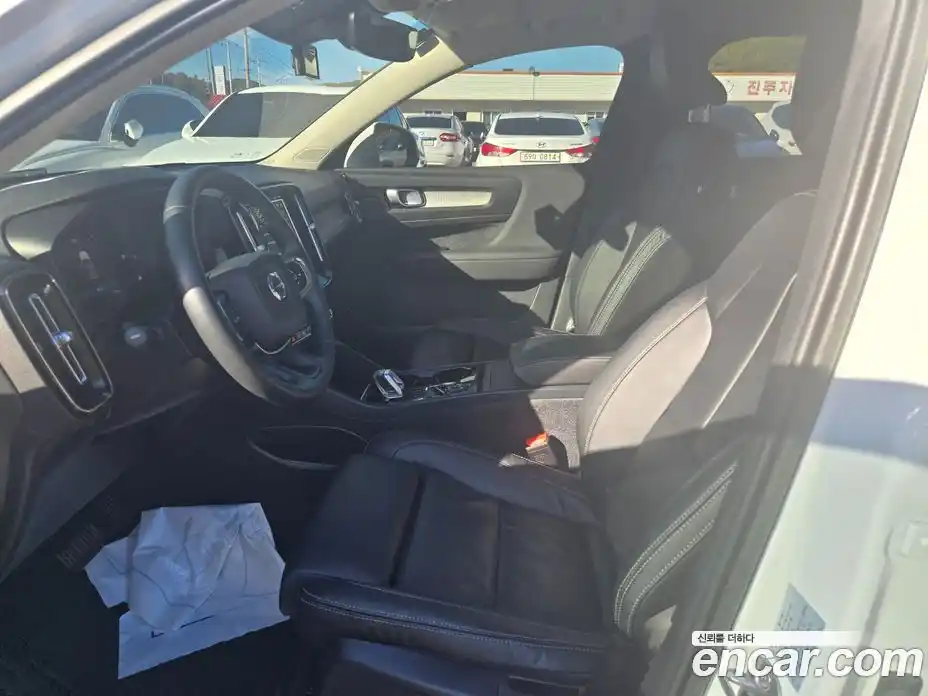 Volvo XC40 2023 2.0 Автомат в Москве № 164760, фото 9