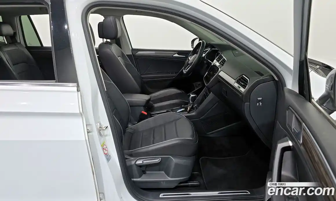 Volkswagen Tiguan 2023 2.0 Автомат в Москве № 199071, фото 11