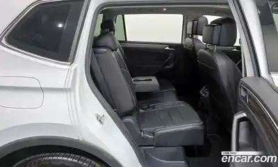 Volkswagen Tiguan 2023 2.0 Автомат в Москве № 199071, миниатюра 12