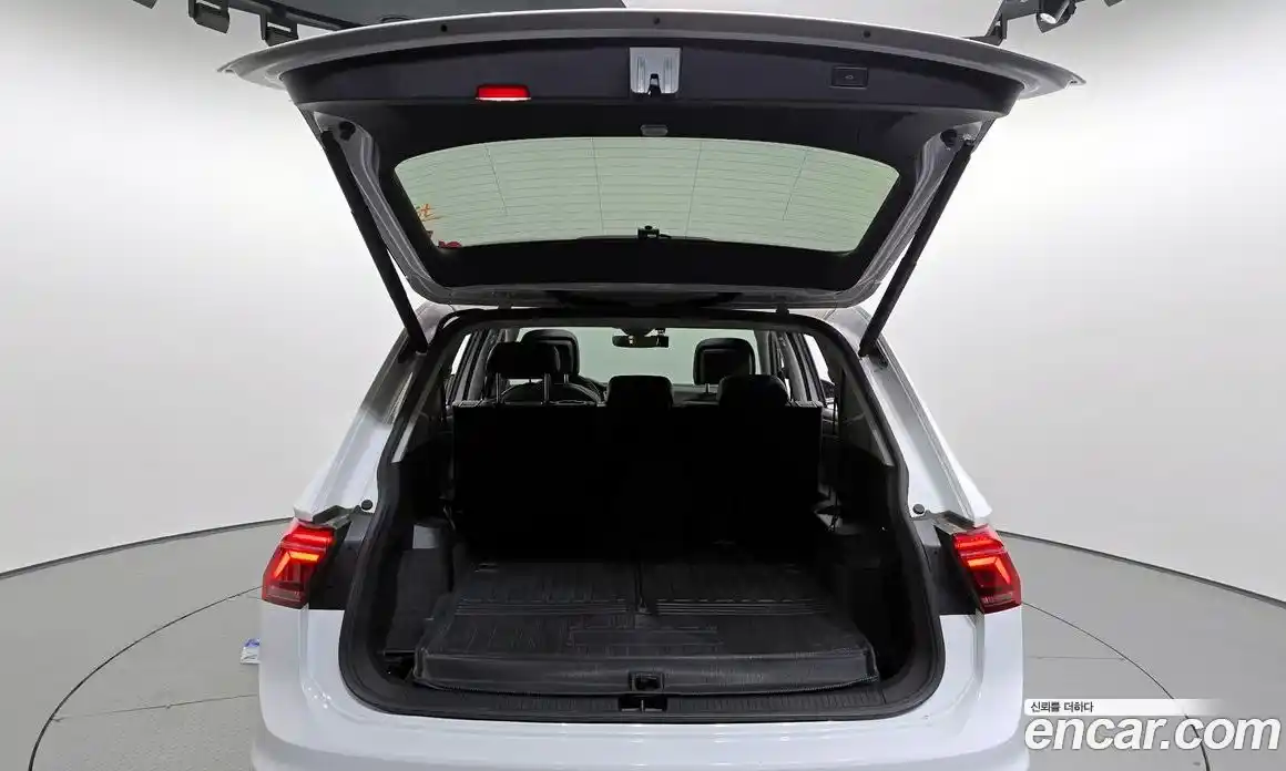 Volkswagen Tiguan 2023 2.0 Автомат в Москве № 199071, фото 20