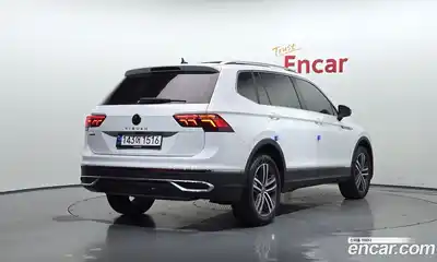 Volkswagen Tiguan 2023 2.0 Автомат в Москве № 199071, миниатюра 2