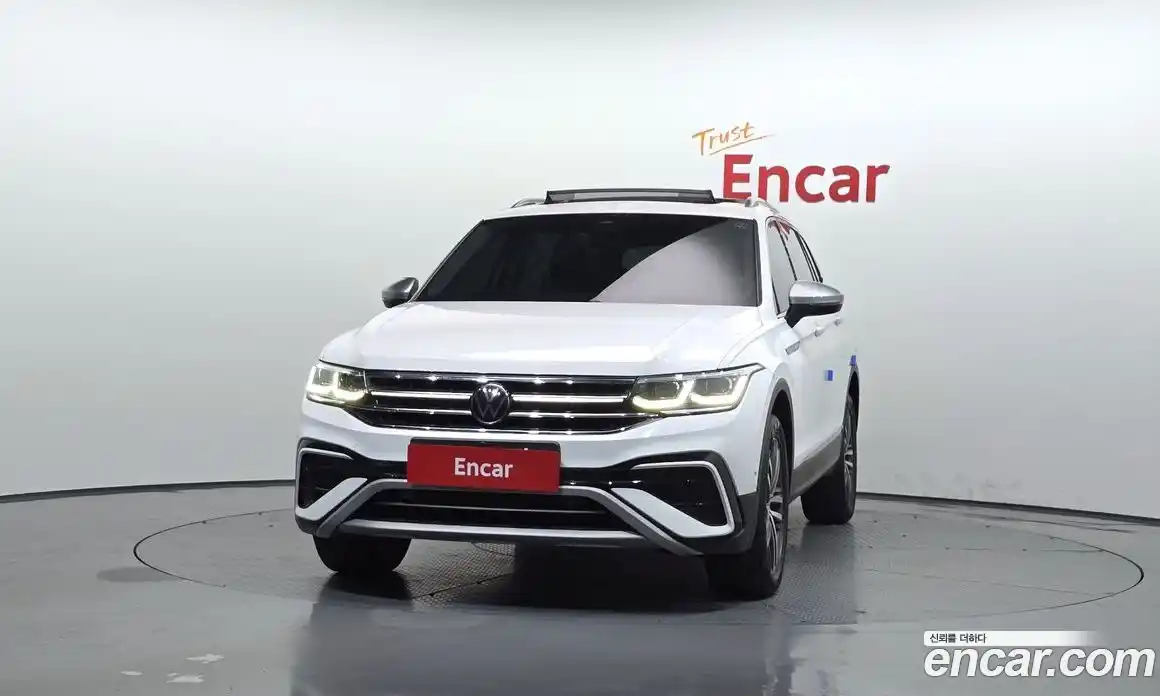 Volkswagen Tiguan 2023 2.0 Автомат в Москве № 199071, фото 3