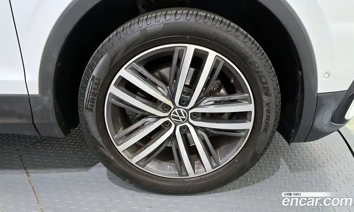 Volkswagen Tiguan 2023 2.0 Автомат в Москве № 199071, фото 5