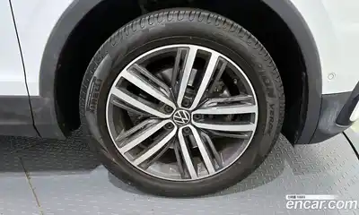 Volkswagen Tiguan 2023 2.0 Автомат в Москве № 199071, миниатюра 5