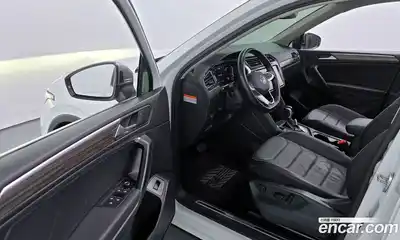 Volkswagen Tiguan 2023 2.0 Автомат в Москве № 199071, миниатюра 10