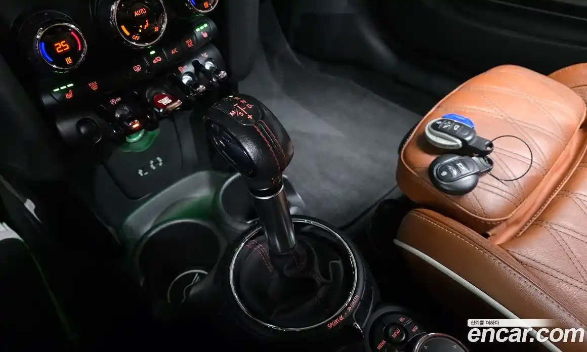 Mini Cooper Convertible 2017 2.0 Автомат в Москве № 214391, фото 9