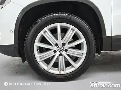 Volkswagen Tiguan 2015 2.0 Автомат в Москве № 215378, миниатюра 5