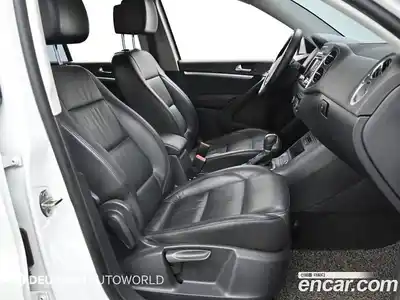 Volkswagen Tiguan 2015 2.0 Автомат в Москве № 215378, миниатюра 10