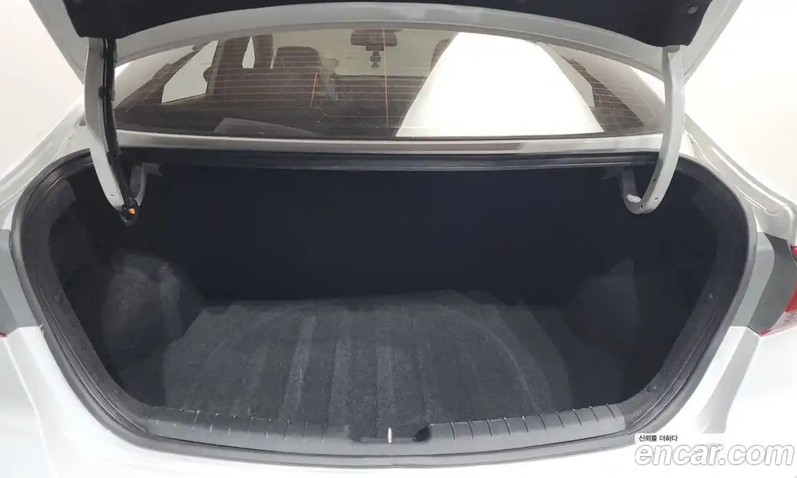 Hyundai Avante 2018 1.6 Автомат в Москве № 714265, фото 19