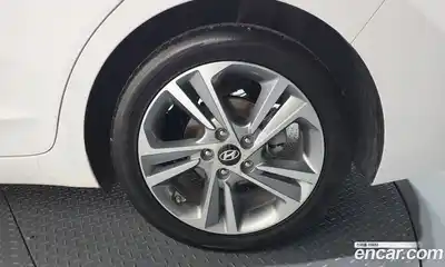 Hyundai Avante 2018 1.6 Автомат в Москве № 714265, миниатюра 4