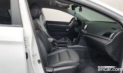 Hyundai Avante 2018 1.6 Автомат в Москве № 714265, миниатюра 10