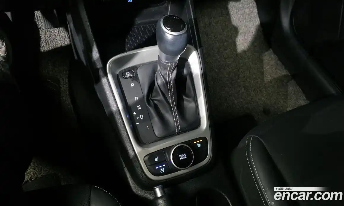 Hyundai Venue 2021 1.6 Автомат в Москве № 715195, фото 9