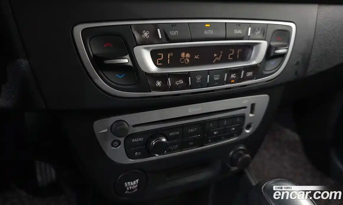 Renault SM3 2015 1.6 Автомат в Москве № 719995, фото 15