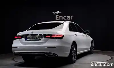 Mercedes-Benz E-Class 2023 2.0 Автомат в Москве № 721702, миниатюра 2