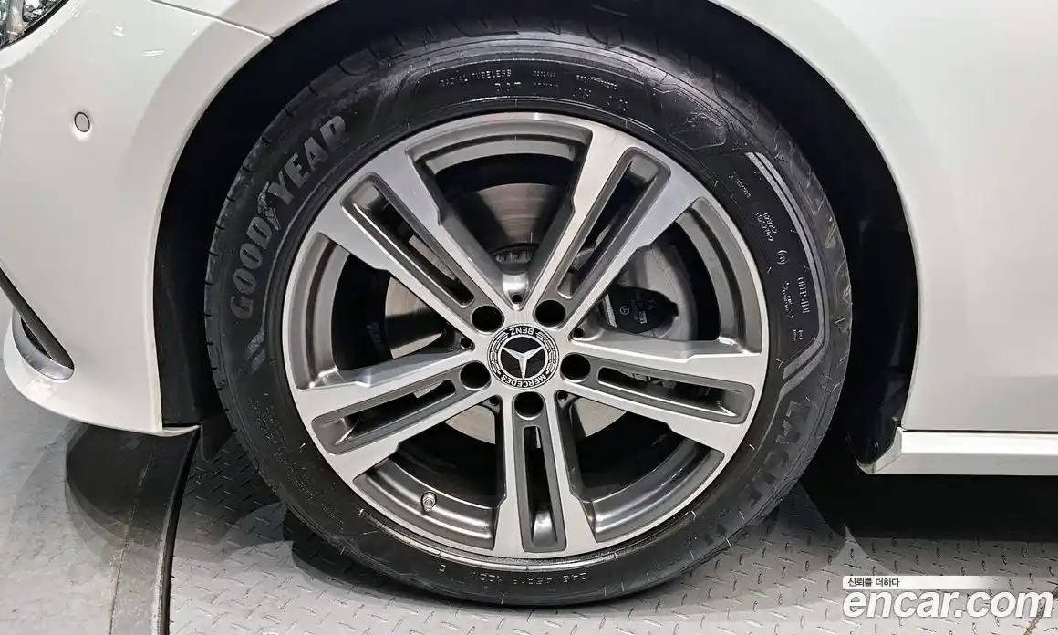 Mercedes-Benz E-Class 2023 2.0 Автомат в Москве № 721702, фото 5