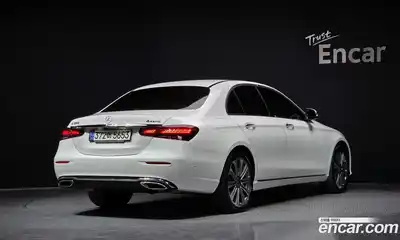 Mercedes-Benz E-Class 2023 2.0 Автомат в Москве № 722679, миниатюра 2