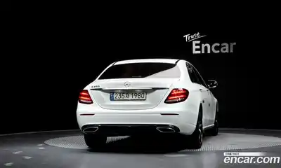 Mercedes-Benz E-Class 2020 2.0 Автомат в Москве № 722731, миниатюра 4