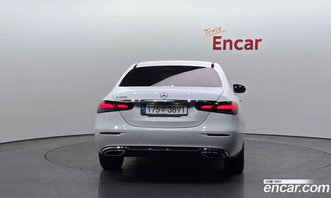 Mercedes-Benz E-Class 2021 2.0 Автомат в Москве № 722792, фото 4