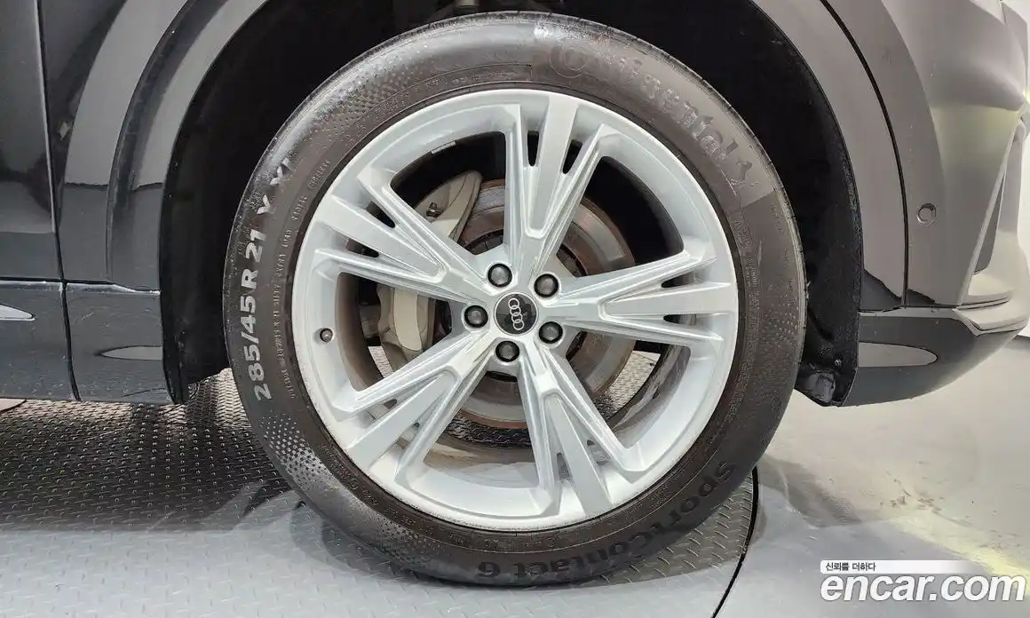 Audi Q8 2023 3.0 Автомат в Москве № 723279, фото 5