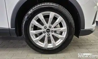 Audi Q3 2023 2.0 Автомат в Москве № 723325, миниатюра 5