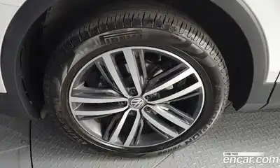 Volkswagen Tiguan 2020 2.0 Автомат в Москве № 725096, миниатюра 5